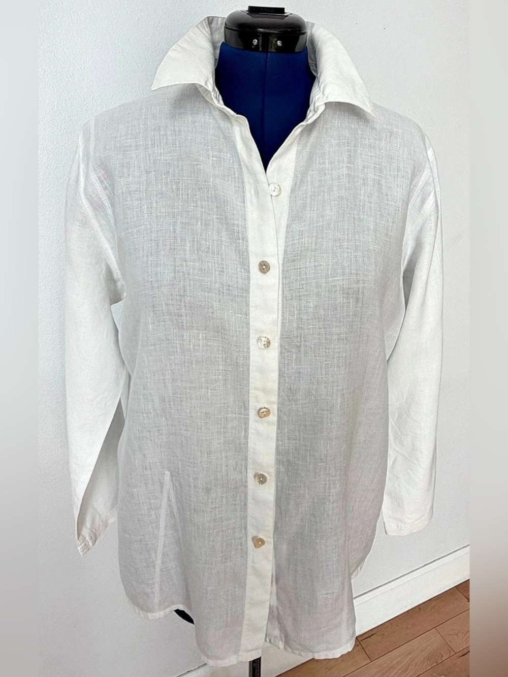 Chico's Design White Women’s Linen Button Down Size L